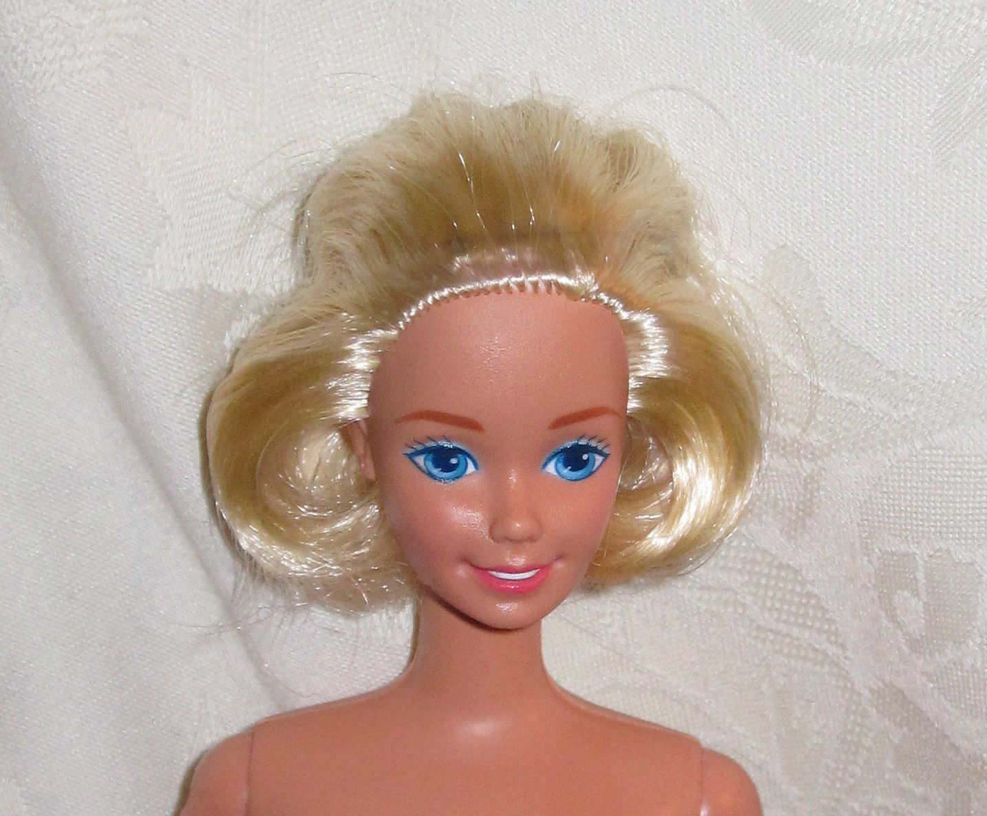 NUDE BARBIE DOLL SHORT BLONDE HAIR AIR FORCE BLUE EYES NUDE BARBIE DOLL SHORT BLONDE HAIR AIR FORCE BLUE EYES