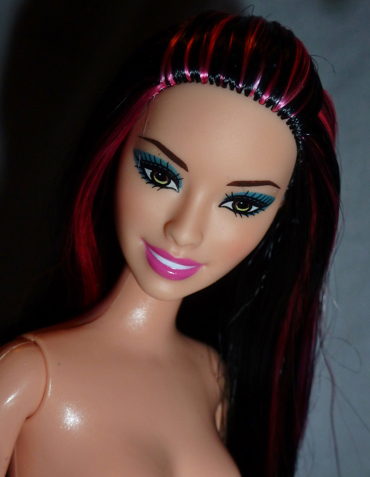 NUDE RAVEN ASIAN RAQUELLE ARTICULATED FASHIONISTA