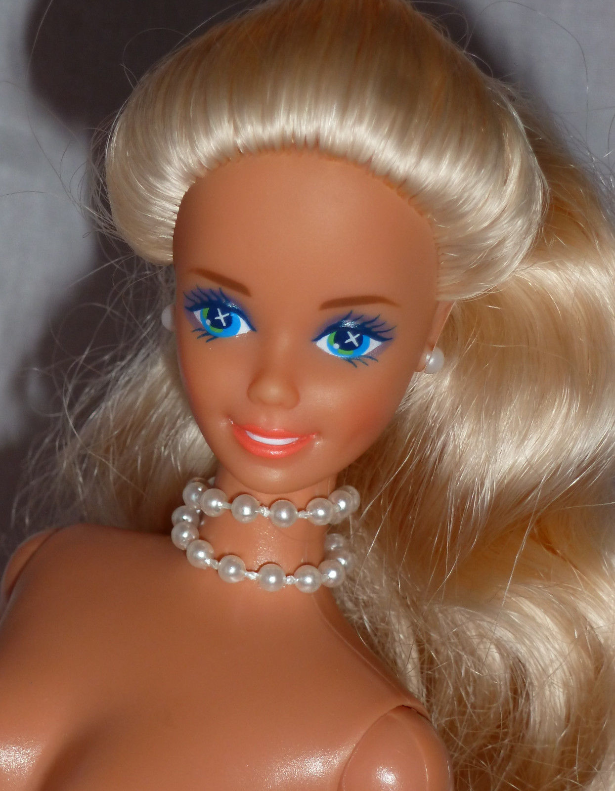 BLONDE BLUE EYES PEACH LIPS SUPERSTAR BARBIE DOLL-nude